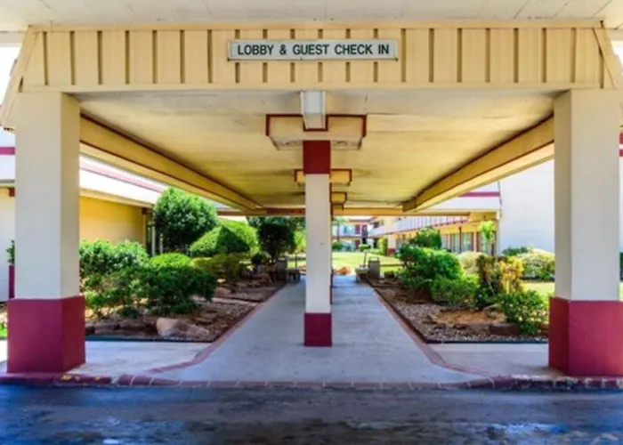 Executive Inn Hotel And Conference Center