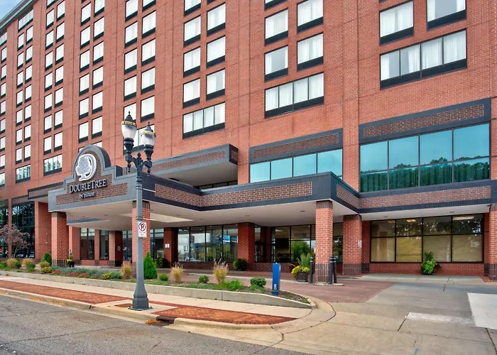 Doubletree By Hilton Lansing Hotel