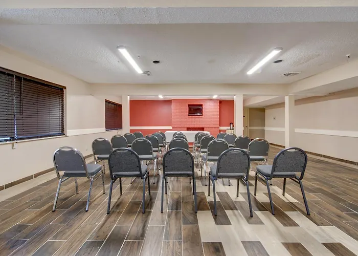Days Inn By Wyndham College Station University Drive