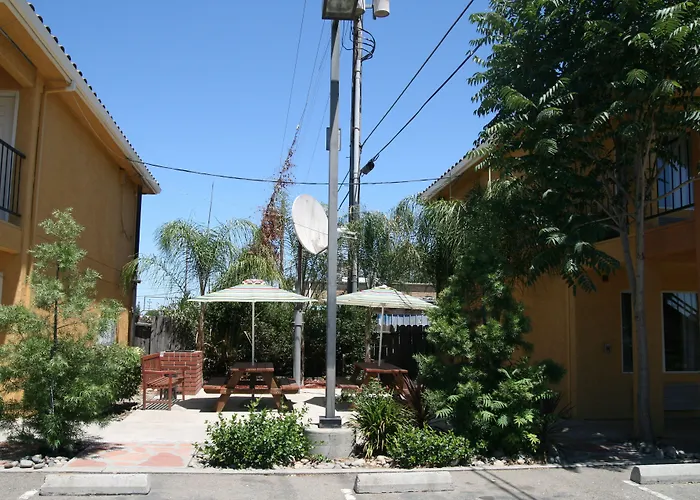 Econo Lodge Inn & Suites Lodi - Wine Country Area