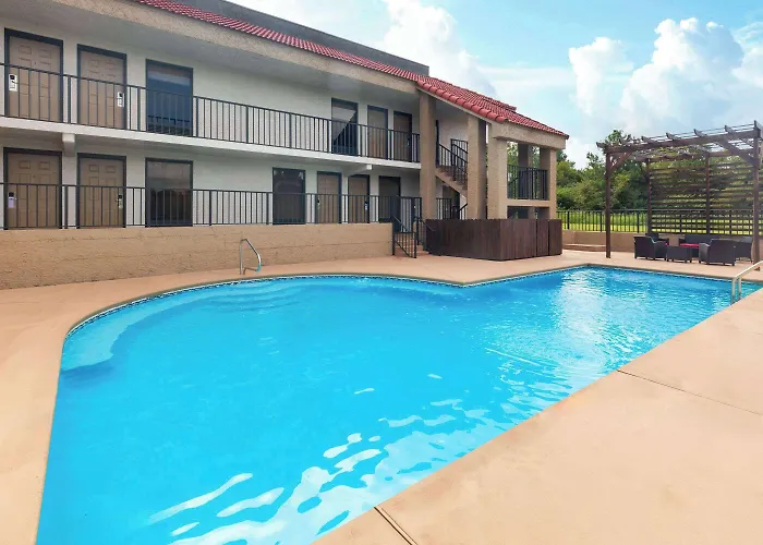 Ramada By Wyndham Bainbridge
