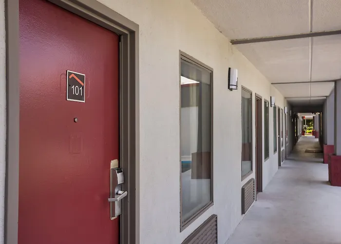 Red Roof Inn & Suites Statesboro - University