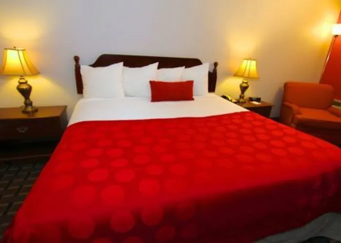 Ramada By Wyndham Henderson/Evansville