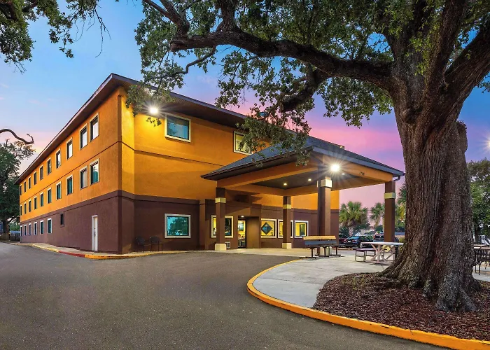 Days Inn By Wyndham Biloxi Beach