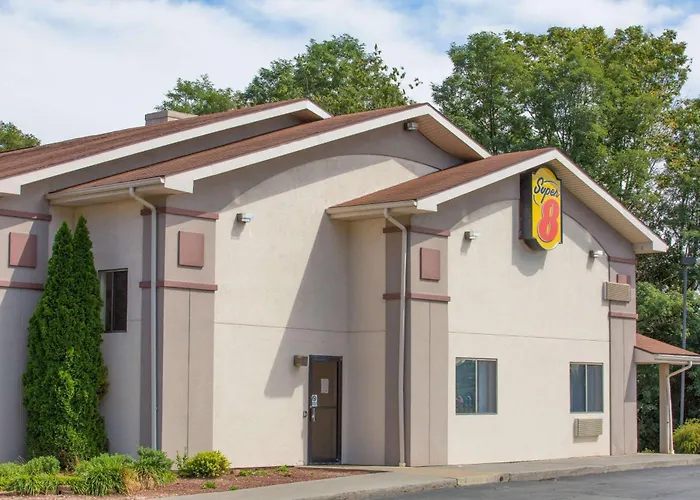 Super 8 By Wyndham Lewisburg Hotel