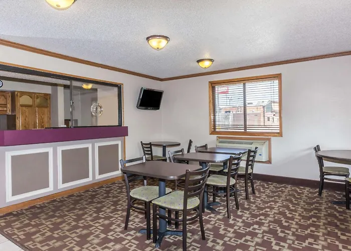 Super 8 By Wyndham Dunbar/Charleston Area Hotel