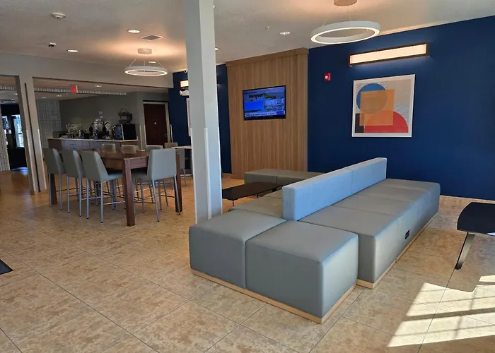 Microtel Inn & Suites By Wyndham Bluffs