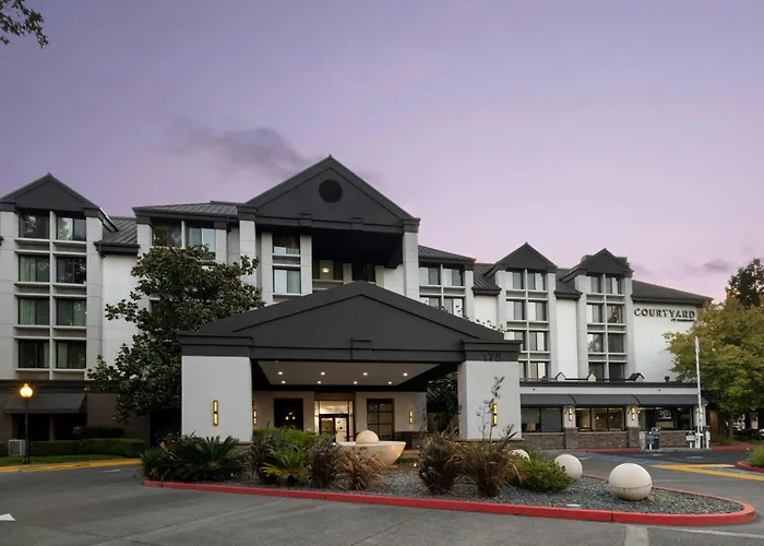 Courtyard By Marriott Santa Rosa Hotel
