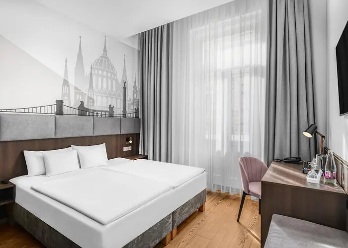 12 Revay Hotel