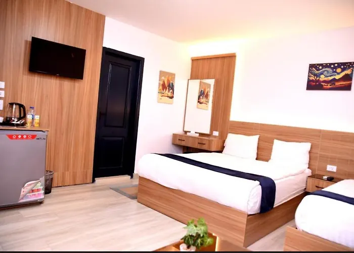 Hours Pyramids Inn Kafret el-Gabal