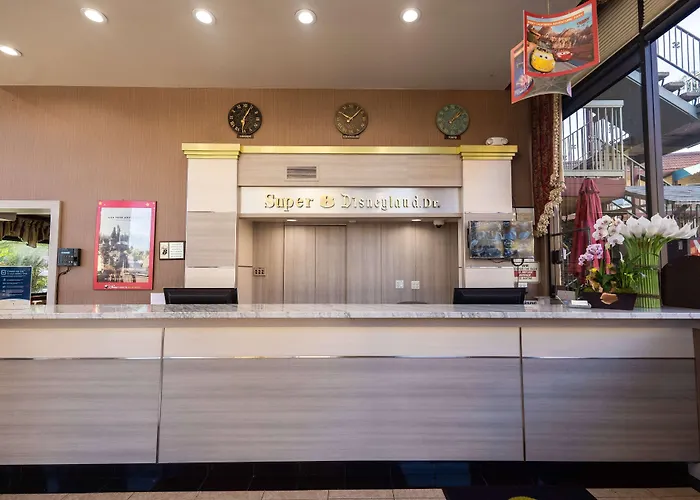 Super 8 By Wyndham Anaheim/Disneyland Drive