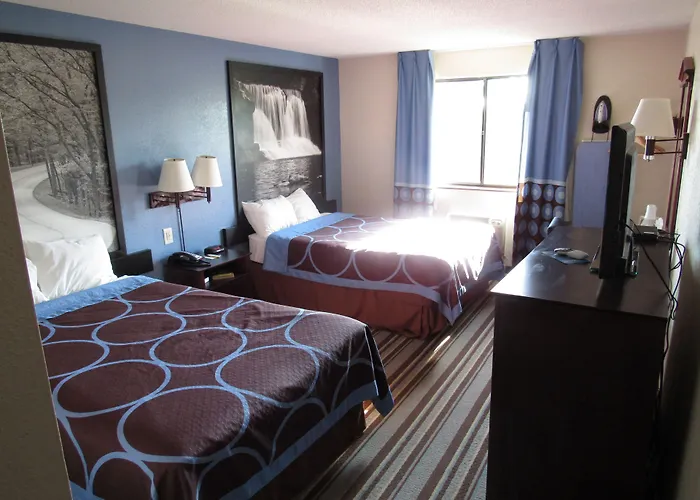 Super 8 By Wyndham Columbus Edinburgh Motel