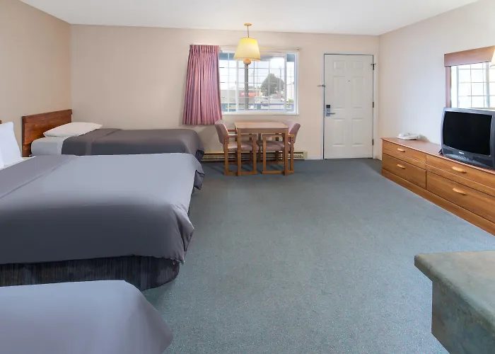 Redwood Inn