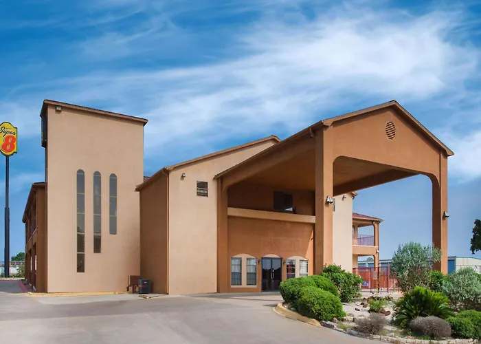 Super 8 By Wyndham Bastrop Tx Motel