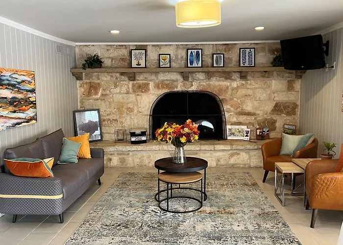 Sunday House Inn And Suites