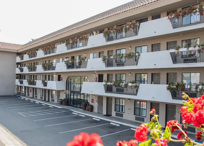 Ramada By Wyndham Oceanside Hotel