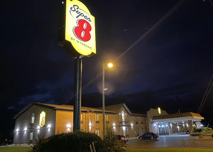 Super 8 By Wyndham Metropolis Motel