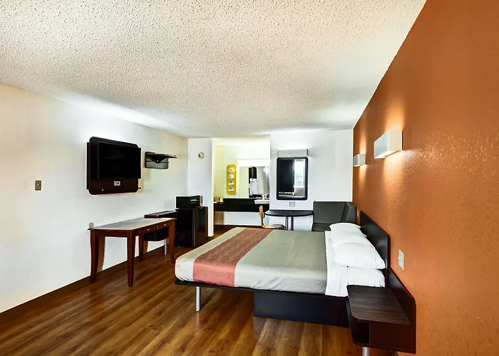Motel 6-Lindale, Tx