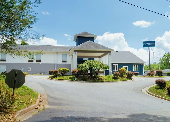 Clarion Pointe-Dillard Near Blue Ridge Mountains