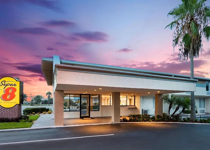 Super 8 By Wyndham Melbourne Motel