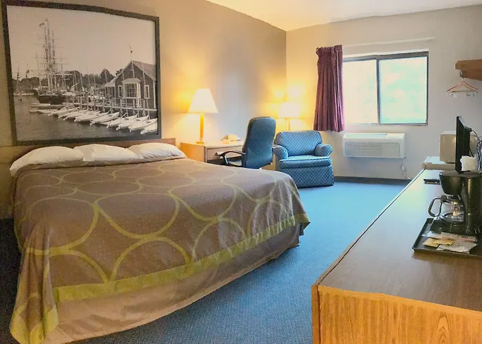 Super 8 By Wyndham Groton