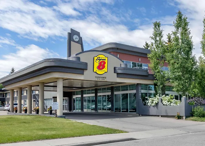 Super 8 By Wyndham Macleod Trail Calgary Hotel