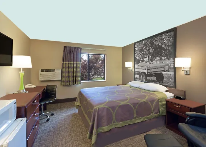 Super 8 By Wyndham Carroll