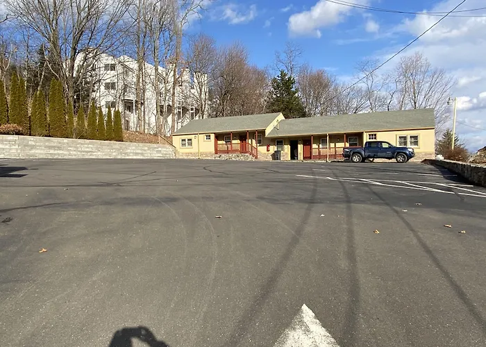 Golden Hill Inn-Danbury