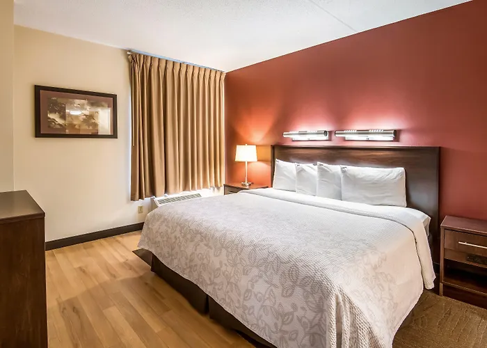 Red Roof Inn Plus Long Island - Garden City