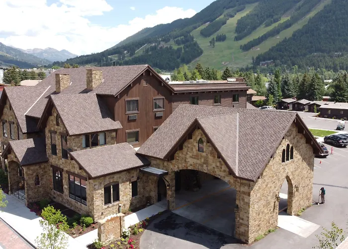 Elk Country Inn