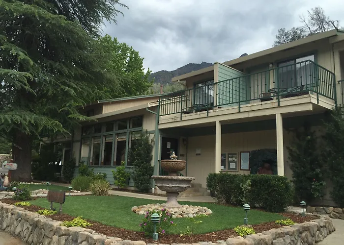 Cedar Lodge