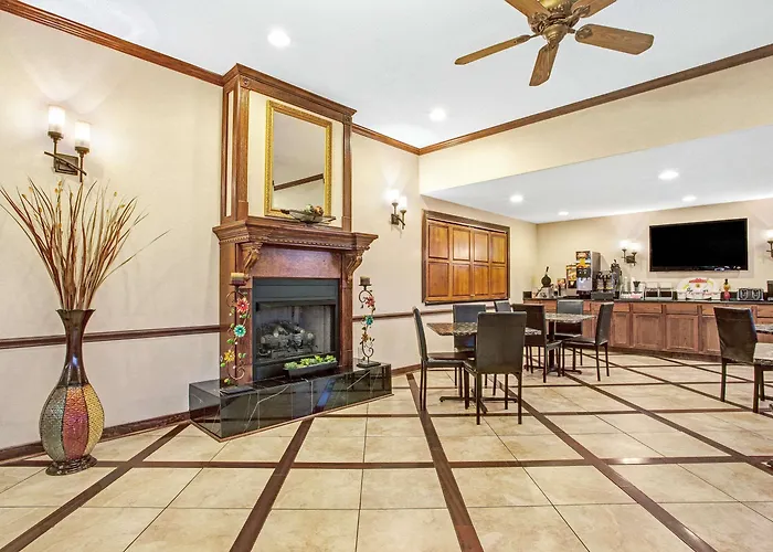 Super 8 By Wyndham Clinton