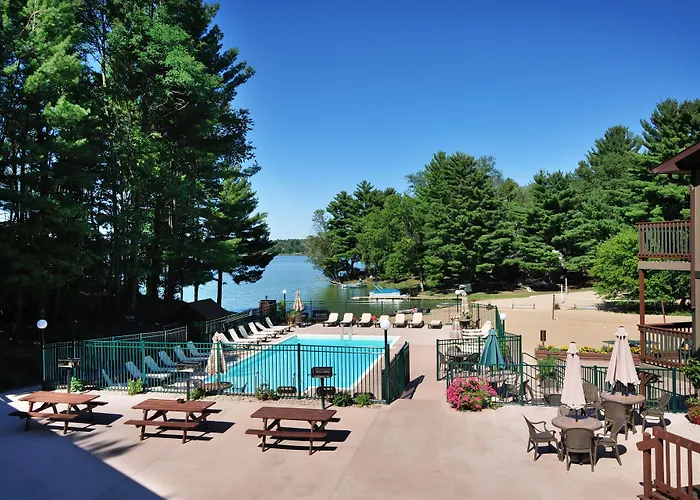 Sunset Bay Resort & Suites Lake Delton