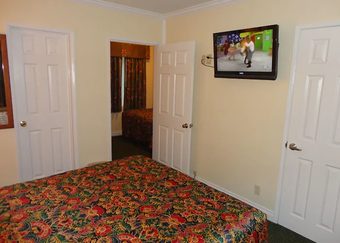 Redondo Inn And Suites