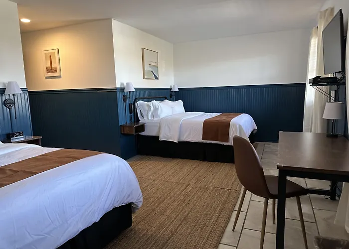 Budget Host East End Riverhead