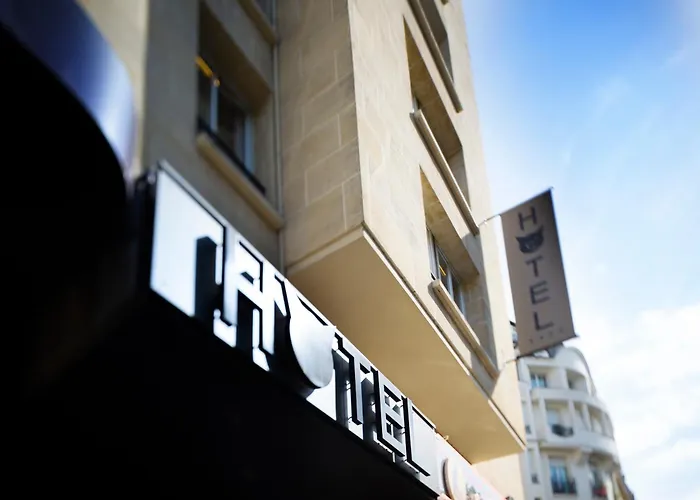 Hotel Le Chat Noir Parijs