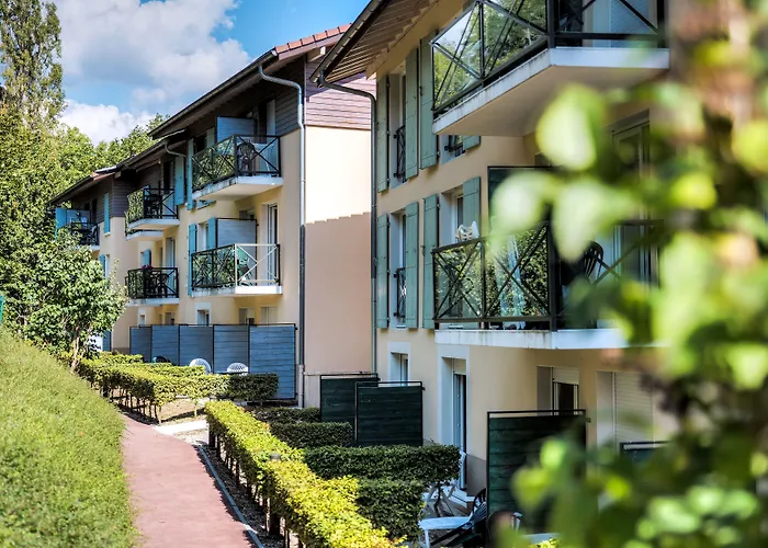 Zenitude Hôtel-Résidences L'Orée du Parc Divonne-les-Bains