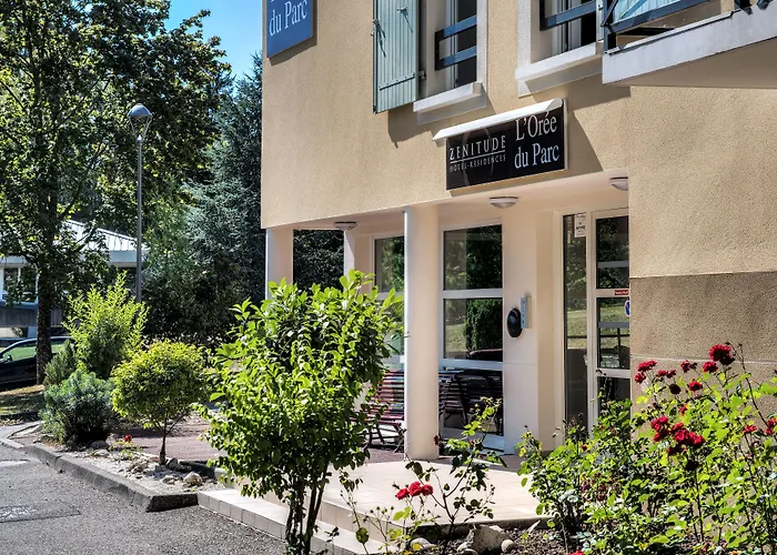 Zenitude Hôtel-Résidences L'Orée du Parc Divonne-les-Bains