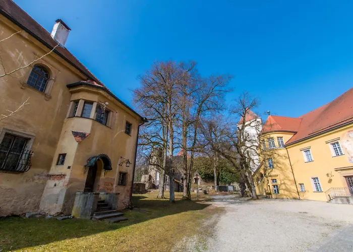 Hotel Schloss Neuburg - Hoftaferne Neuburg am Inn