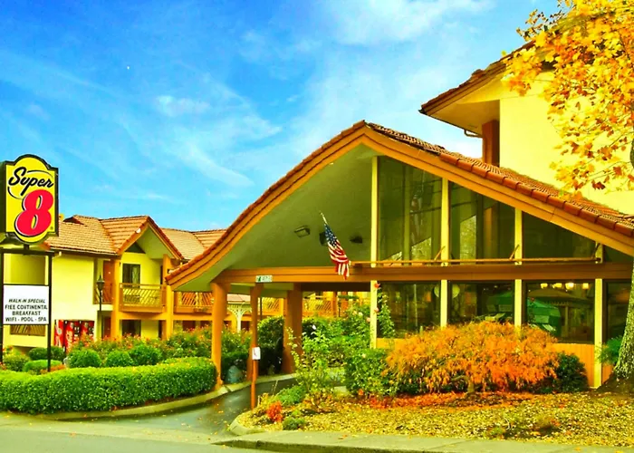 Super 8 By Wyndham Downtown Gatlinburg At Convention Center Hotel