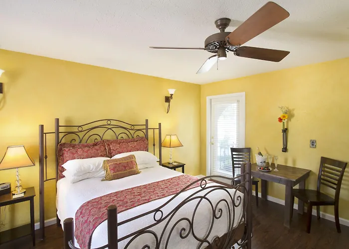 Lakehouse Bed And Breakfast