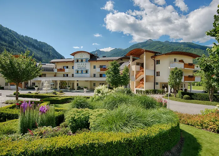 Alpenpalace Luxury Hideaway & Spa Retreat Luttach