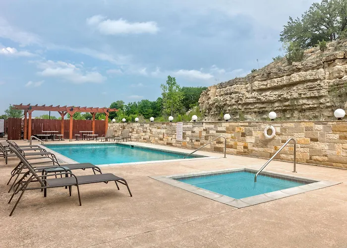 Baymont Inn & Suites By Wyndham Glen Rose