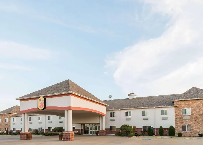 Super 8 By Wyndham Salina