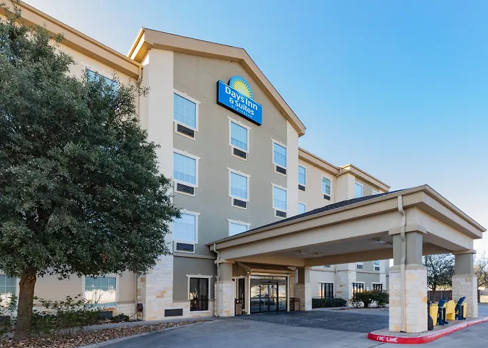 Days Inn & Suites By Wyndham San Antonio Near Frost Bank Center