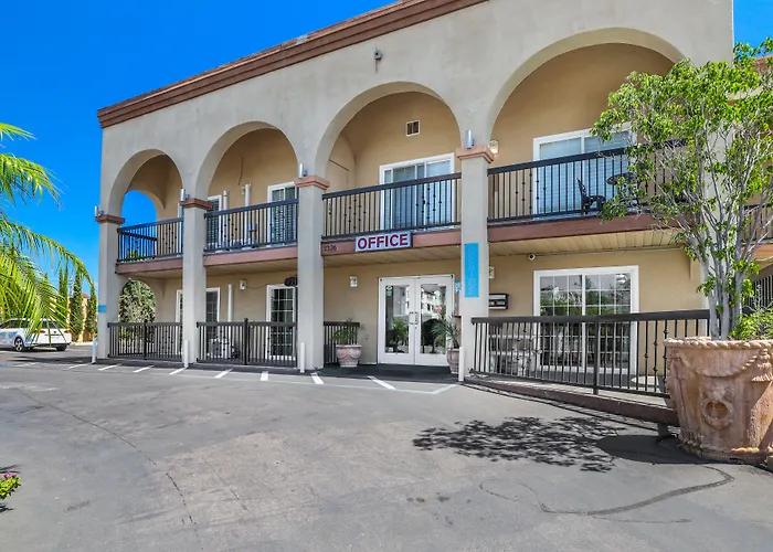 Escondido Hotels