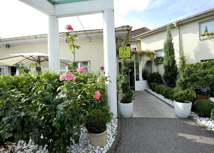 Logis Cottage Hotel