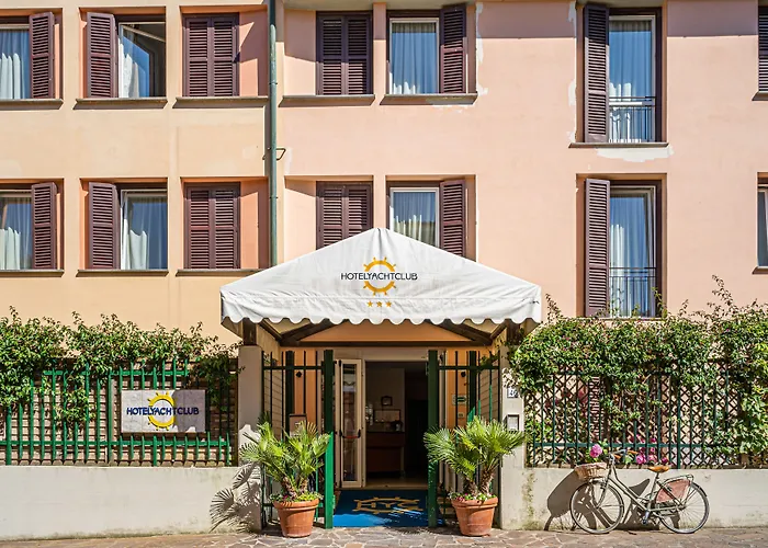 Hotel Yacht Club