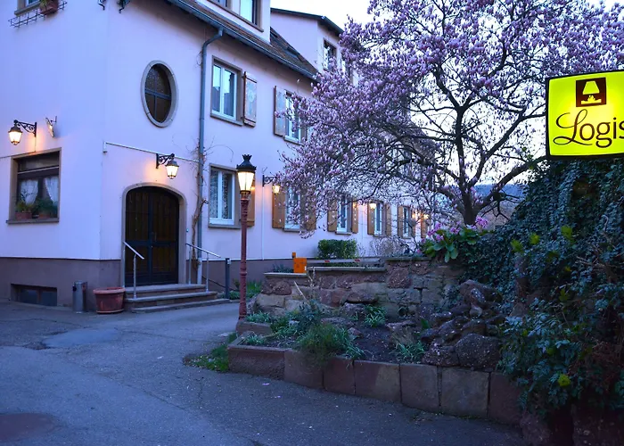 Logis Hôtel du Centre - Halte idéale en cyclotourisme avec garage à vélos clos