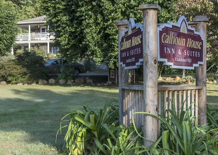 Calhoun House Inn & Suites